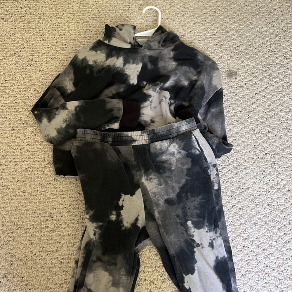 MATCHING ATHLEISURE SET - Picture 6 of 6